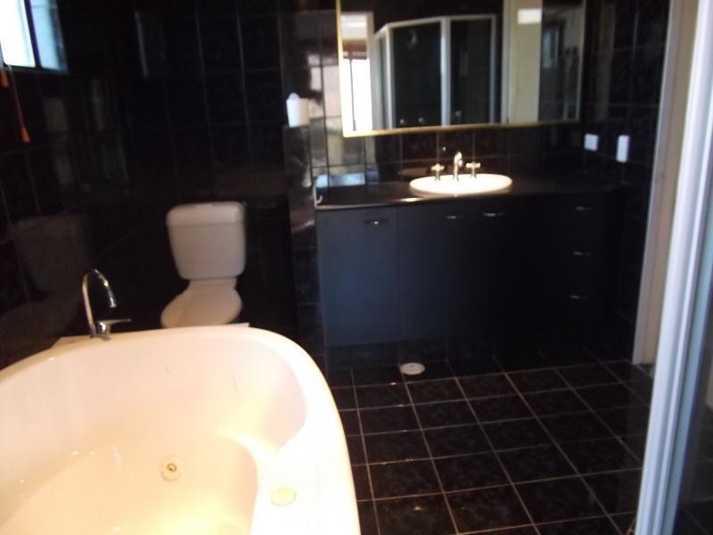 2/59 Hooker Boulevard, Broadbeach Waters QLD 4218
