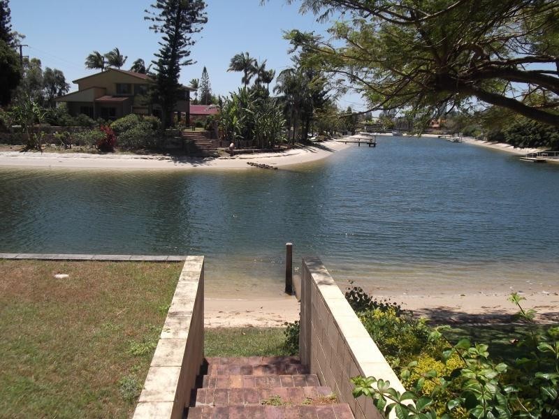 2/59 Hooker Boulevard, Broadbeach Waters QLD 4218