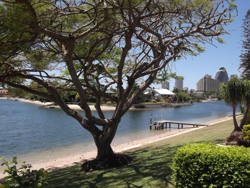 2/59 Hooker Boulevard, Broadbeach Waters QLD 4218