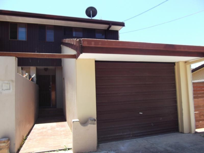 2/59 Hooker Boulevard, Broadbeach Waters QLD 4218