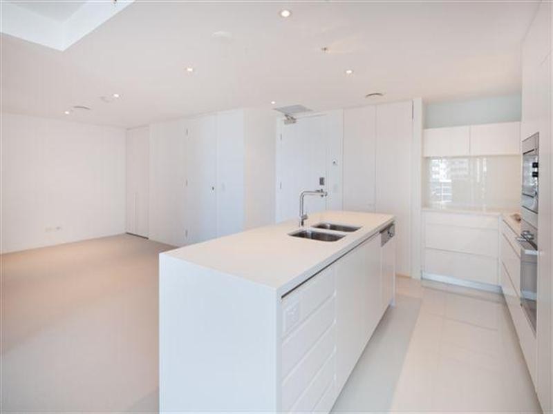 4 Charles Avenue, Broadbeach QLD 4218