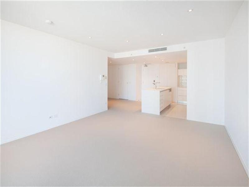 4 Charles Avenue, Broadbeach QLD 4218