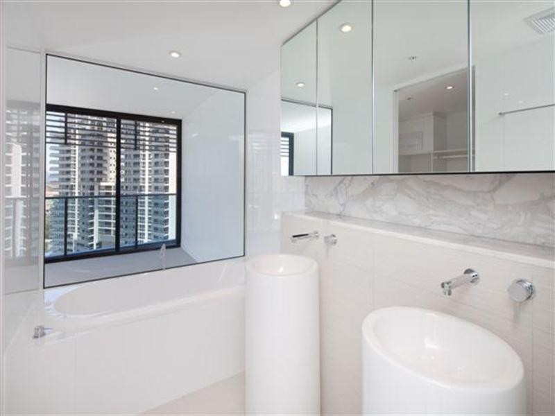 4 Charles Avenue, Broadbeach QLD 4218