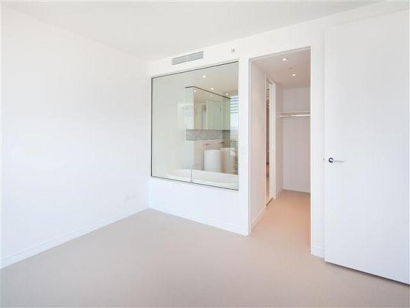 4 Charles Avenue, Broadbeach QLD 4218