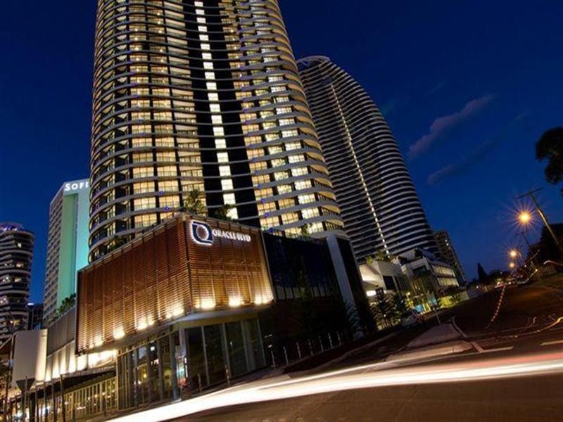 4 Charles Avenue, Broadbeach QLD 4218