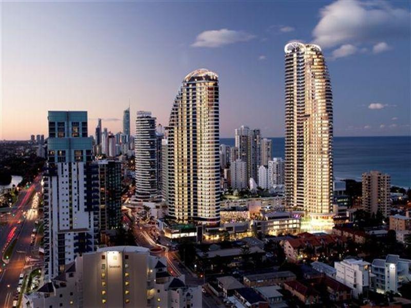 4 Charles Avenue, Broadbeach QLD 4218