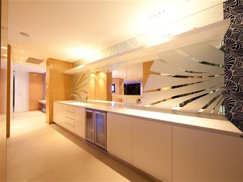 4 Charles Avenue, Broadbeach QLD 4218