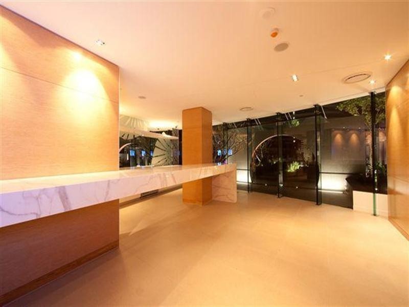 4 Charles Avenue, Broadbeach QLD 4218