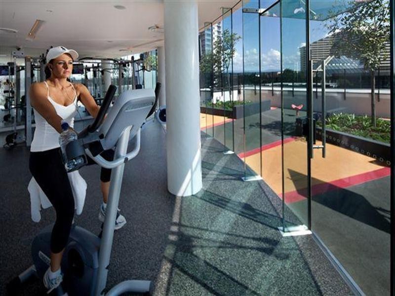 4 Charles Avenue, Broadbeach QLD 4218