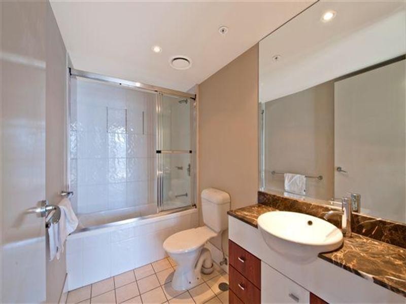 23 Ferny Avenue, Surfers Paradise QLD 4217