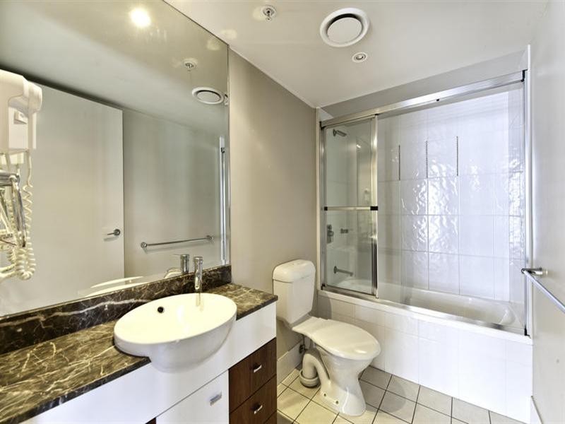 23 Ferny Avenue, Surfers Paradise QLD 4217