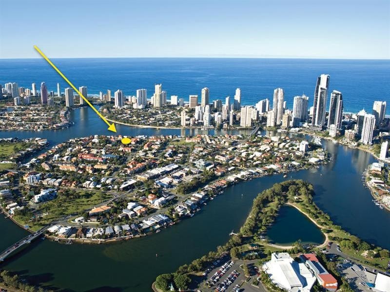 82 Stanhill Drive, Chevron Island QLD 4217