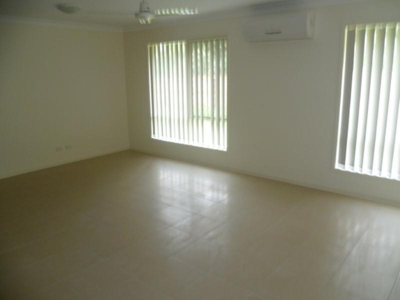 20 Dily Street, Hillcrest QLD 4118