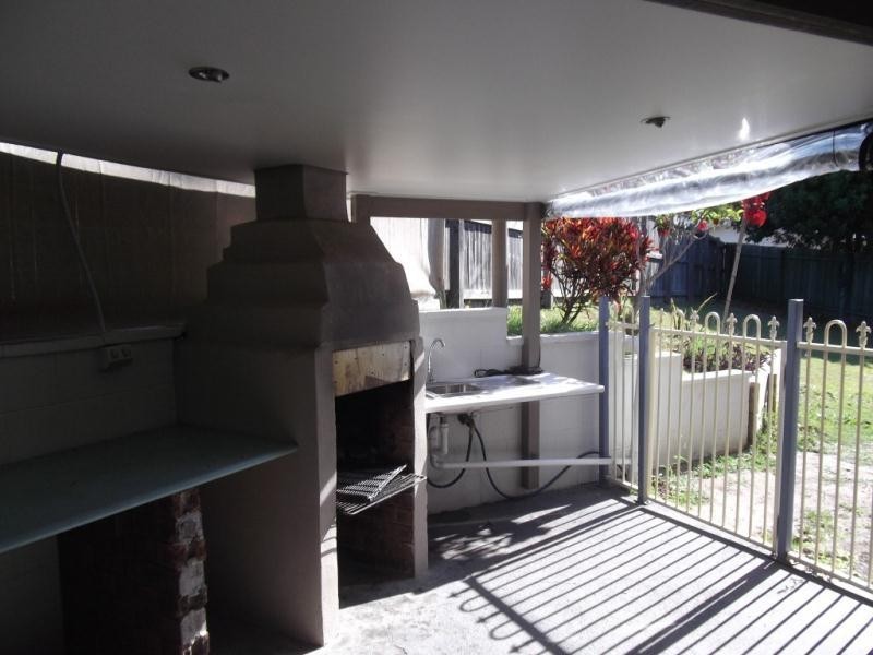 112 Kindra Avenue, Southport QLD 4215