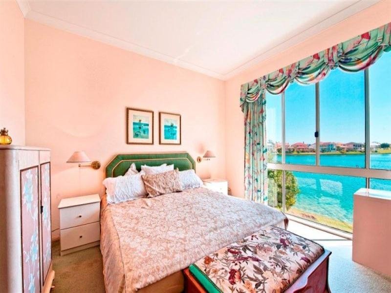 86 Cypress Drive, Broadbeach Waters QLD 4218