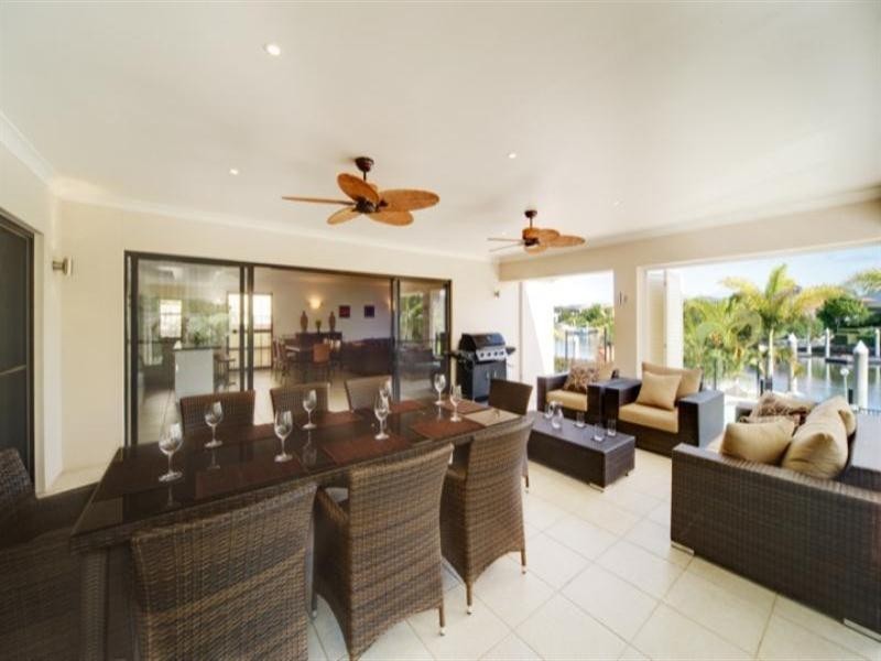 2132 Carlton Drive, Hope Island QLD 4212