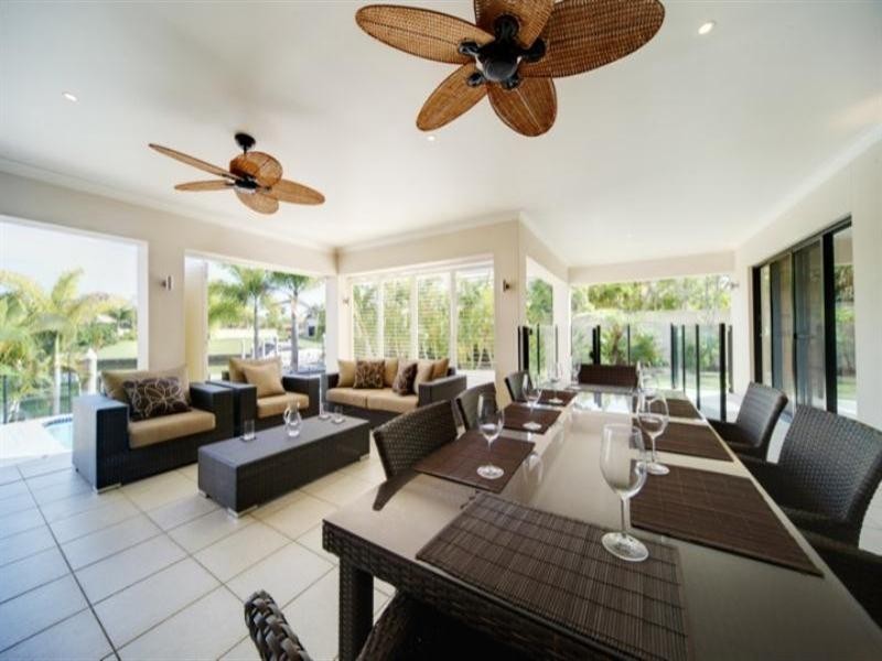 2132 Carlton Drive, Hope Island QLD 4212