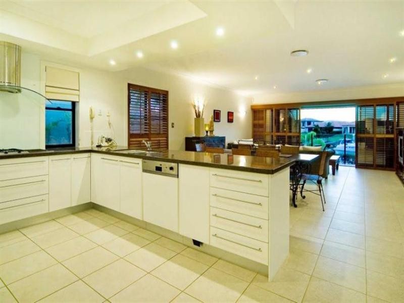 2132 Carlton Drive, Hope Island QLD 4212