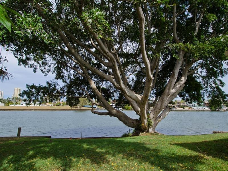 2 Wells Street, Southport QLD 4215