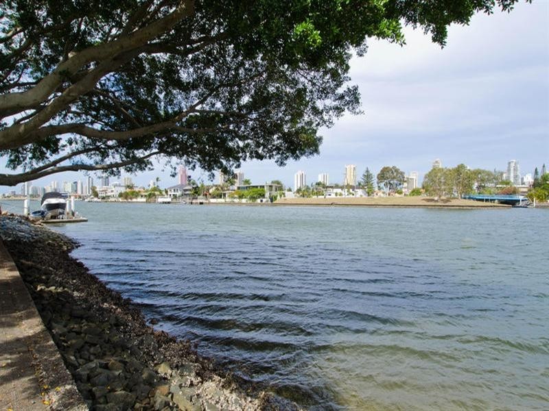 2 Wells Street, Southport QLD 4215