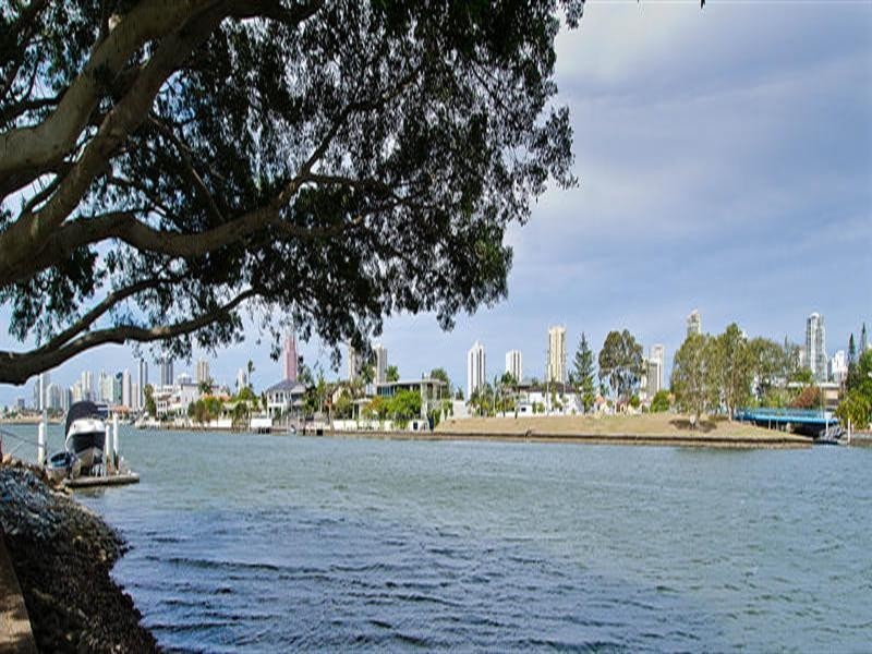 2 Wells Street, Southport QLD 4215