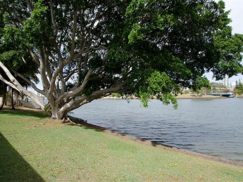 2 Wells Street, Southport QLD 4215