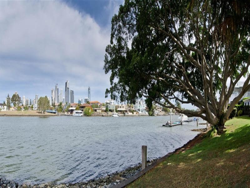 2 Wells Street, Southport QLD 4215