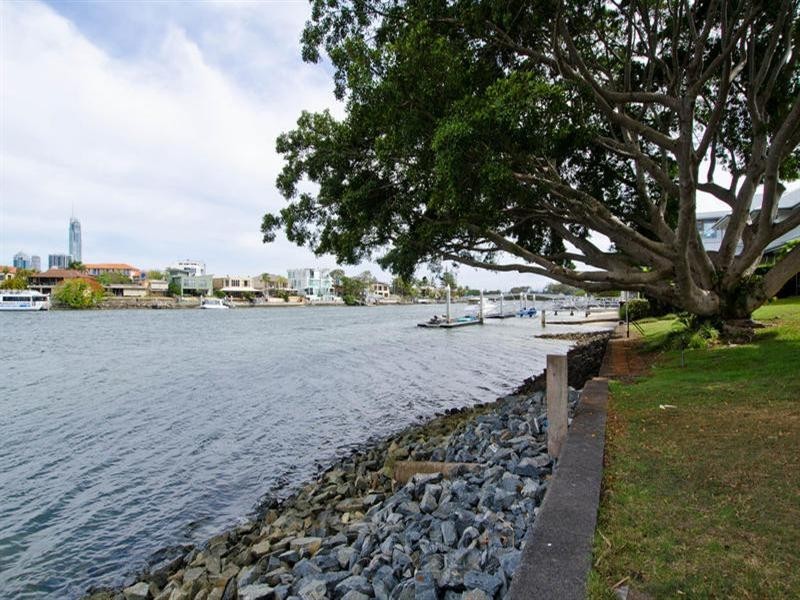2 Wells Street, Southport QLD 4215