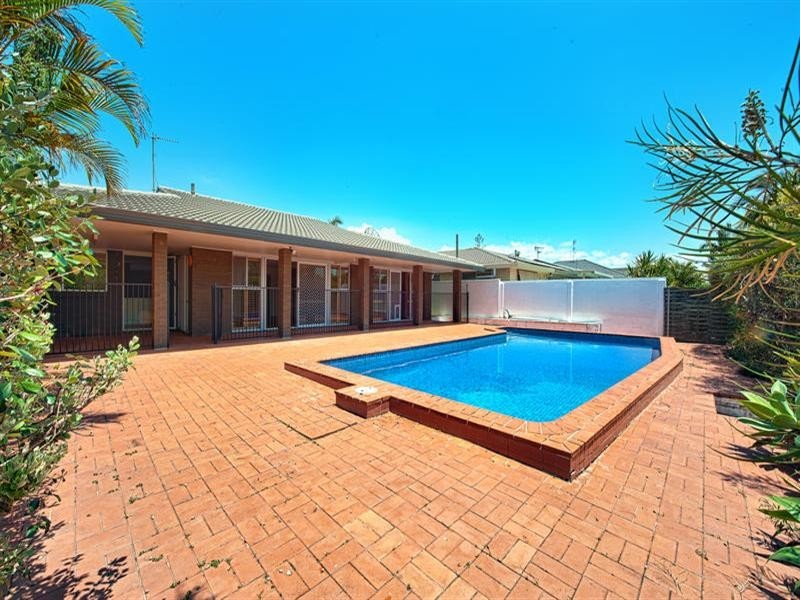 19 Rapallo Avenue, Isle Of Capri QLD 4217