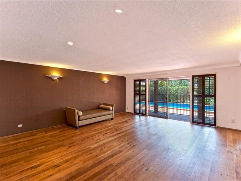 19 Rapallo Avenue, Isle Of Capri QLD 4217