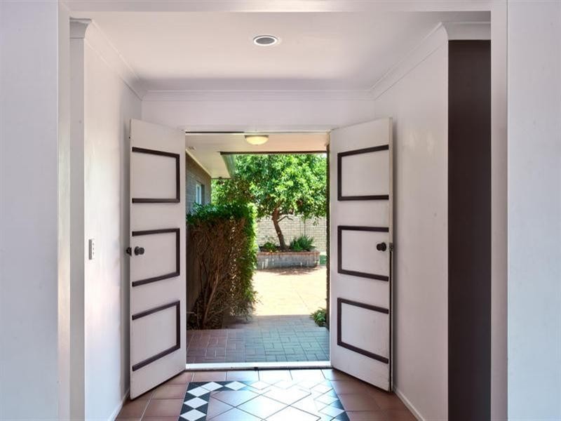 19 Rapallo Avenue, Isle Of Capri QLD 4217