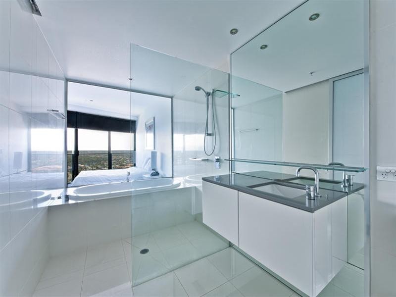 9 Ferny Avenue, Surfers Paradise QLD 4217