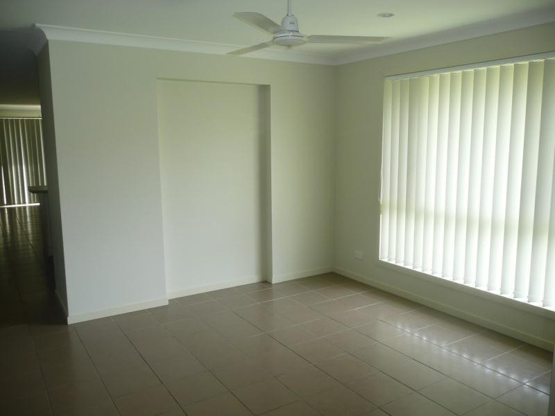 28 Lake Manchester, Logan Reserve QLD 4133