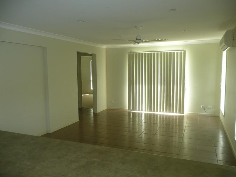 28 Lake Manchester, Logan Reserve QLD 4133