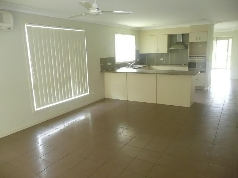 28 Lake Manchester, Logan Reserve QLD 4133