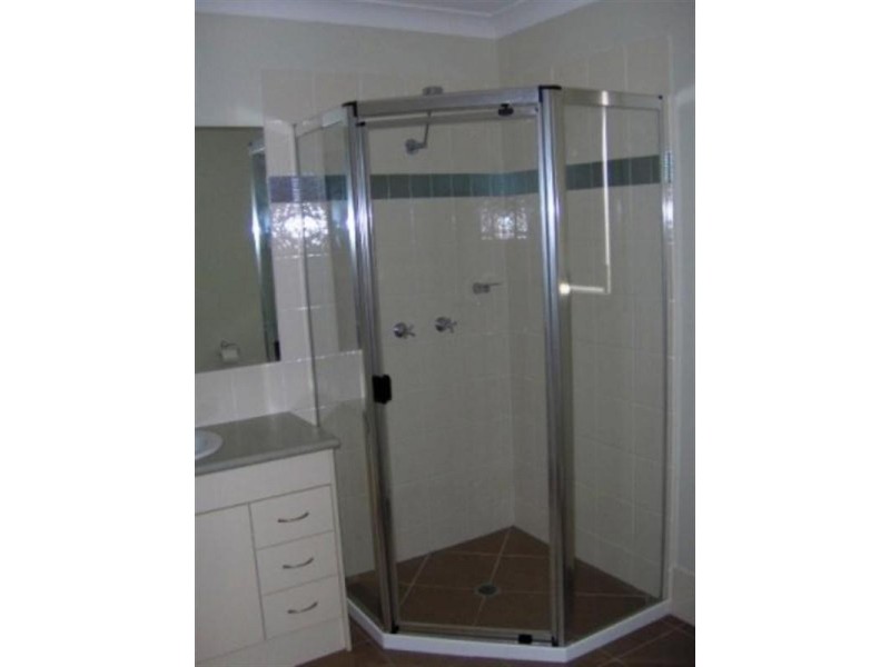 28 Lake Manchester, Logan Reserve QLD 4133