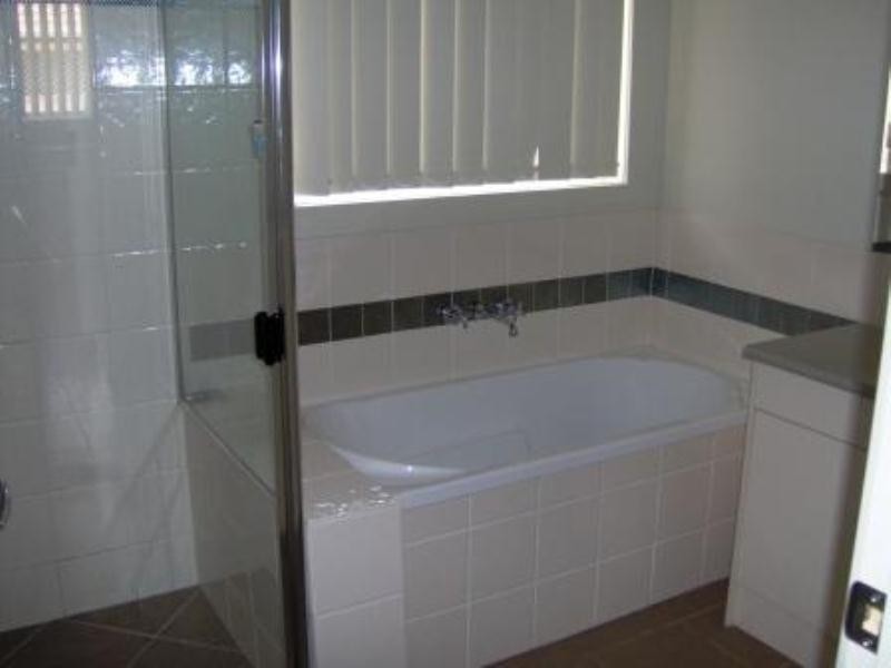 28 Lake Manchester, Logan Reserve QLD 4133