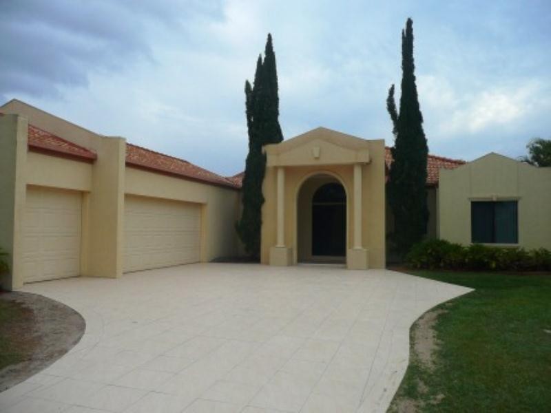 8503 Magnolia Dr West, Hope Island QLD 4212