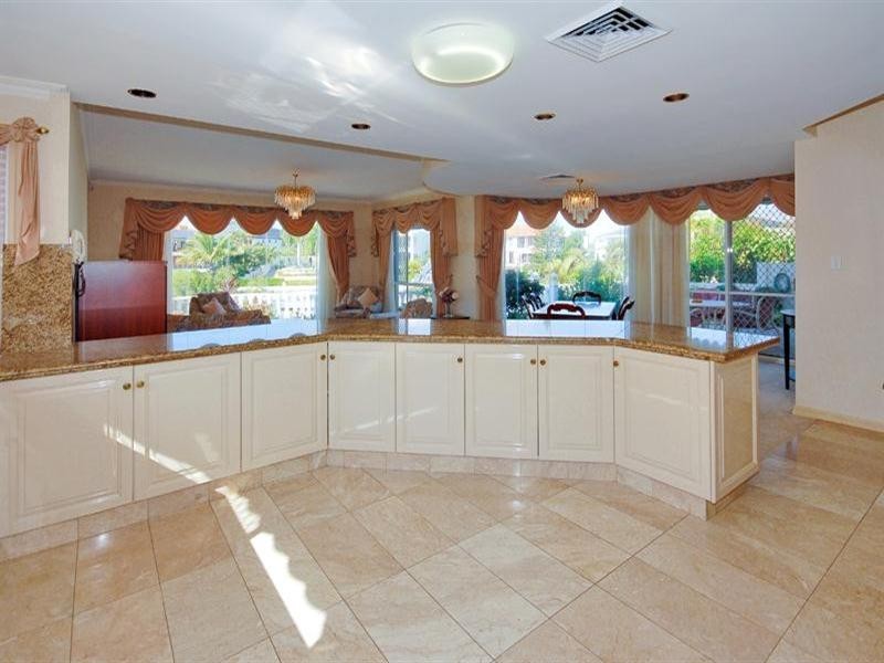 6 Rowes Court, Sorrento QLD 4217