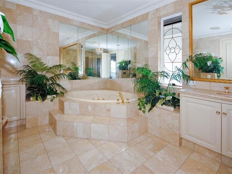 6 Rowes Court, Sorrento QLD 4217