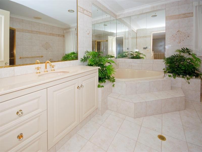 6 Rowes Court, Sorrento QLD 4217