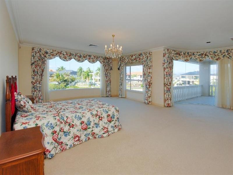 6 Rowes Court, Sorrento QLD 4217