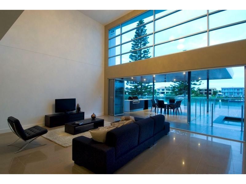 13 Waterview Street, Bundall QLD 4217