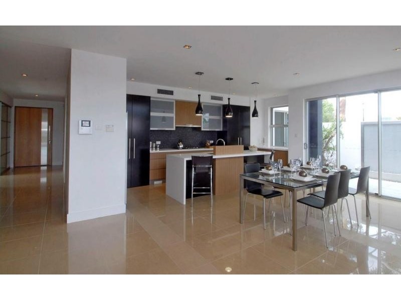 13 Waterview Street, Bundall QLD 4217