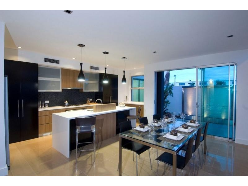 13 Waterview Street, Bundall QLD 4217