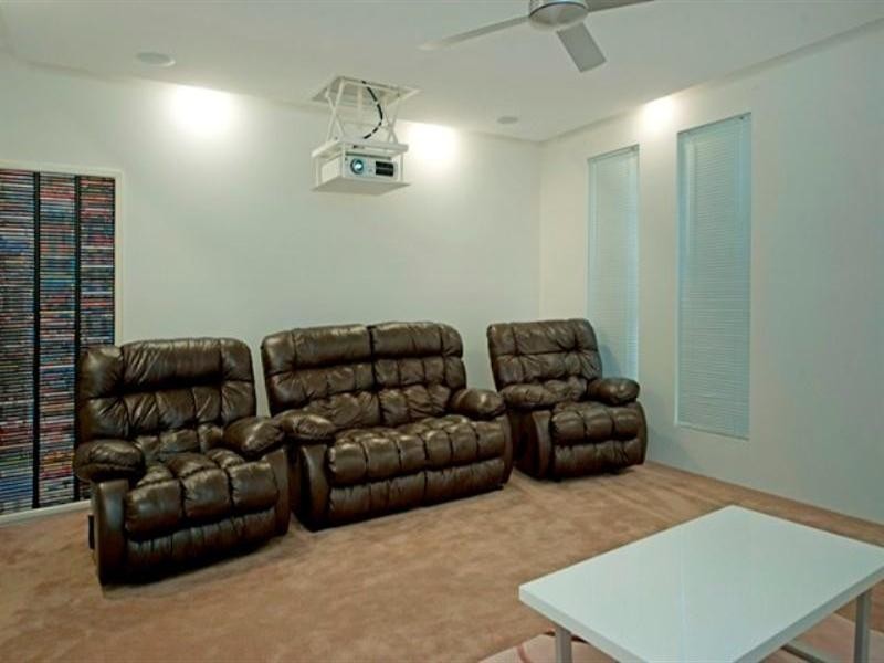 2231 Glengallon Way, Hope Island QLD 4212