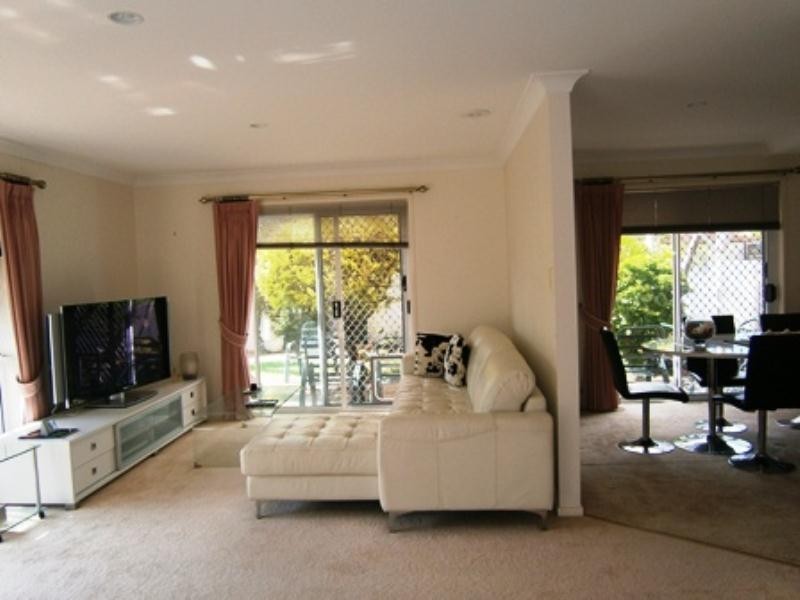 1/25 Burra Street, Chevron Island QLD 4217