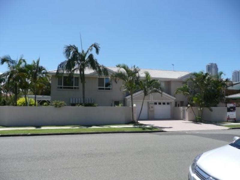 1/25 Burra Street, Chevron Island QLD 4217