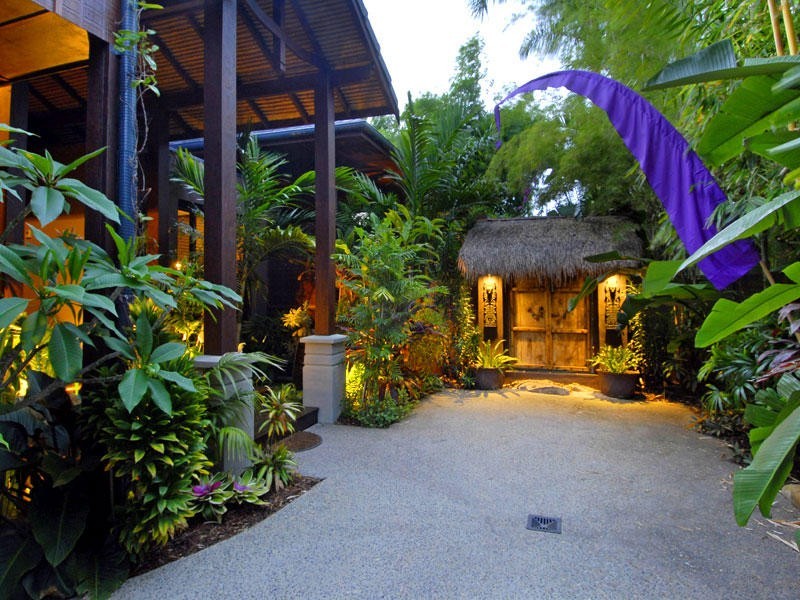 83 Allambi Avenue, Broadbeach Waters QLD 4218