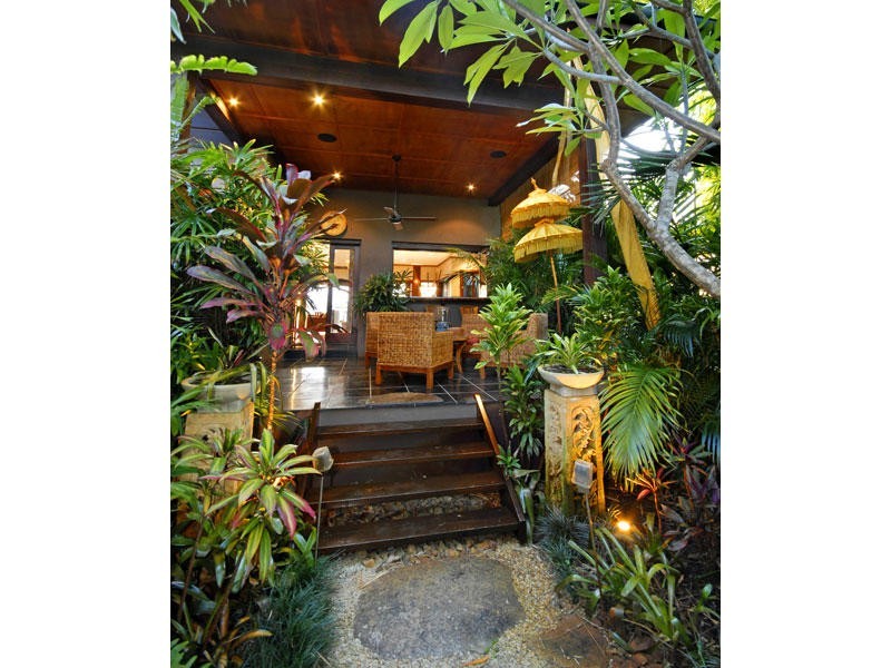 83 Allambi Avenue, Broadbeach Waters QLD 4218